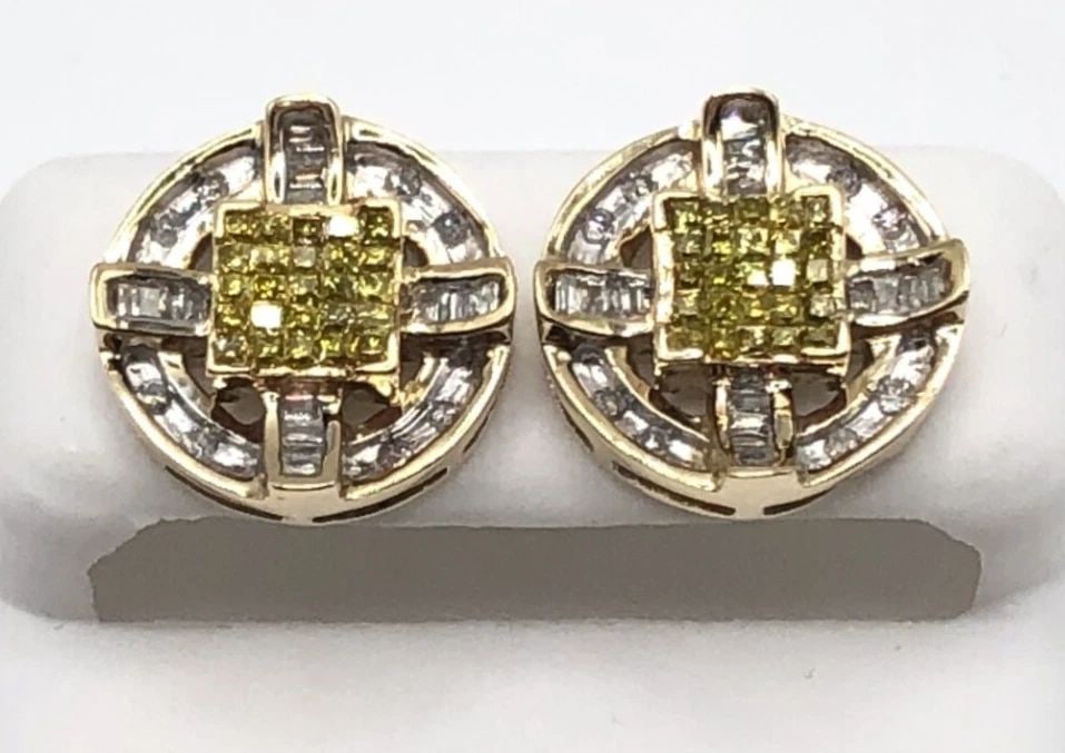 14K WHITE GOLD BAND WITH NATURAL SAPPHIRES AND 0.38CTW DIAMONDS (SIZE 9.5) 5.7G: MENS 14K WHITE GOLD BAND WITH NATURAL SAPPHIRES AND 0.38CTW DIAMONDS(SIZE 9.5) Mens 14k White Gold Band with Natural Sapphires and 0.38CTs Diamonds (Size 9.5) You are bidding on a pre-owned Mens 14k W