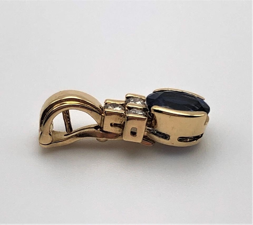 18K GOLD PENDANT, 1.0CT SAPPHIRE, 0.03CTS OF DIAMOND ( 1.7G ): 18K GOLD NATURAL SAPPHIRE AND DIAMOND PENDANT DAINTY FOR WOMAN 18k Gold Natural Sapphire and Diamond Pendant Dainty for Woman You are bidding on a 18k Gold Natural Sapphire and Diamond Pendant Dainty 