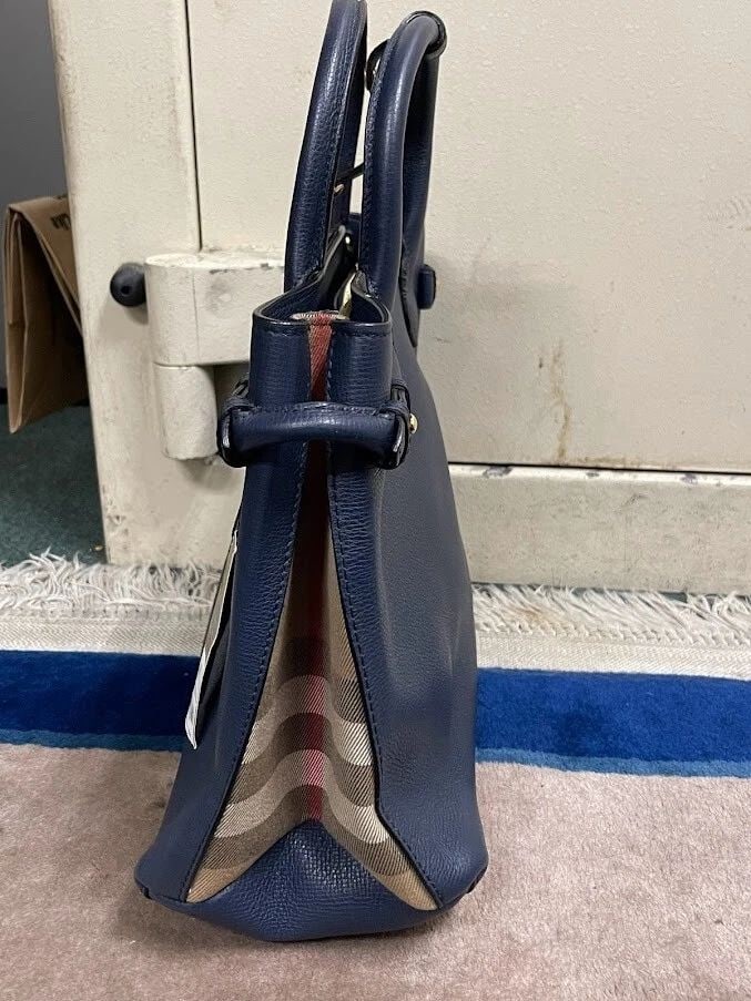 BURBERRY HOUSE CHECK DERBY LEATHER MEDIUM BANNER TOTE BLUE: Burberry House Check Derby Leather Medium Banner Tote Blue You are bidding on a Burberry House Check Derby Leather Medium Banner Tote Blue. The bag has been fully checked and inspected by our in house