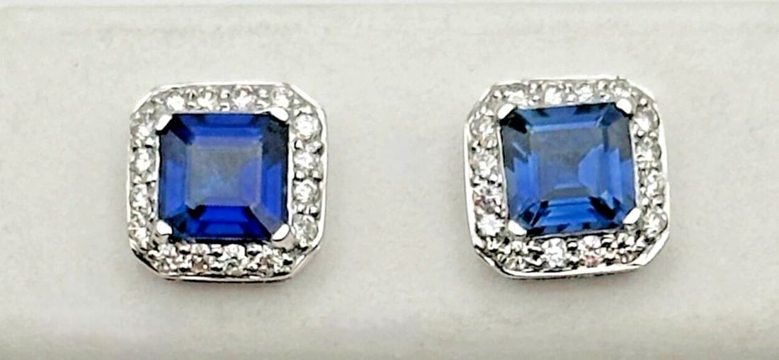 18K WHITE GOLD EARRINGS, LAB CREATED SAPPHIRES, 0.25CTS NATURAL DIAMONDS 2.2G: 18K WHITE GOLD EARRINGS WITH LAB CREATED SAPPHIRES AND 0.25CTS NATURAL DIAMONDS 18k White Gold Earrings with Lab Created Sapphires and 0.25cts of Natural Diamonds Condition: Used, have been cleaned Ma
