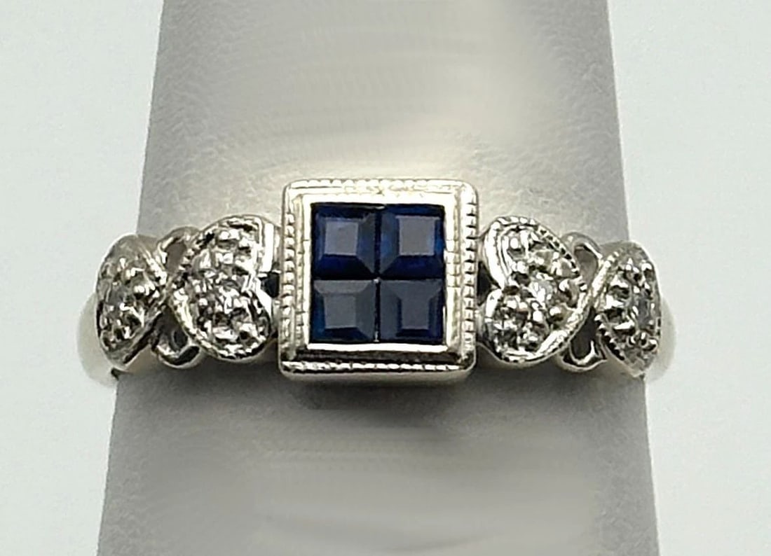 14K WHITE GOLD RING HEARTS, BLUE SAPPHIRES AND 0.04CTW DIAMONDS (SIZE 5.25) 2.1G: 14K WHITE GOLD RING HEARTS, BLUE SAPPHIRES AND 0.04CTS OF DIAMONDS SIZE: 5.25 14k White Gold Ring hearts, Blue Sapphires and 0.04cts of Diamonds Condition: Used, has been cleaned by our in house Jewel