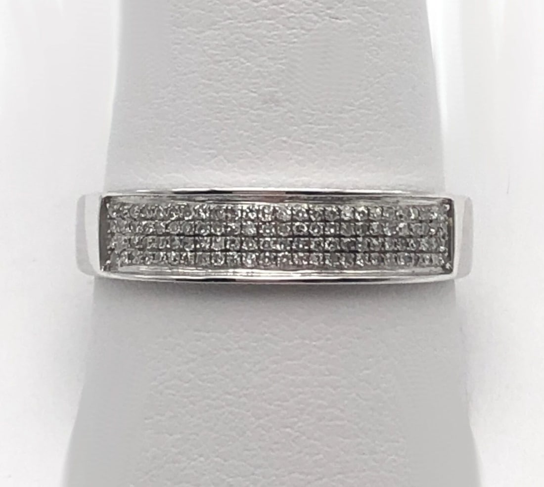 10K WHITE GOLD BAND WITH 0.25CTS MICROPAVE DIAMONDS ( SIZE: 11 ) 2G (1 of 2)