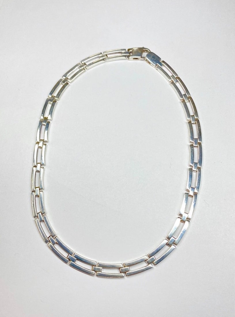 WOMEN'S 925 SILVER FLAT LINK CHAIN 16": WOMEN'S 925 SILVER FLAT LINK CHAIN 16" Women's Silver Flat link Chain 16" You are bidding on a pre-owned Women's Silver Chain 16". The necklace has minor scuffs and scratches from normal wear and tear