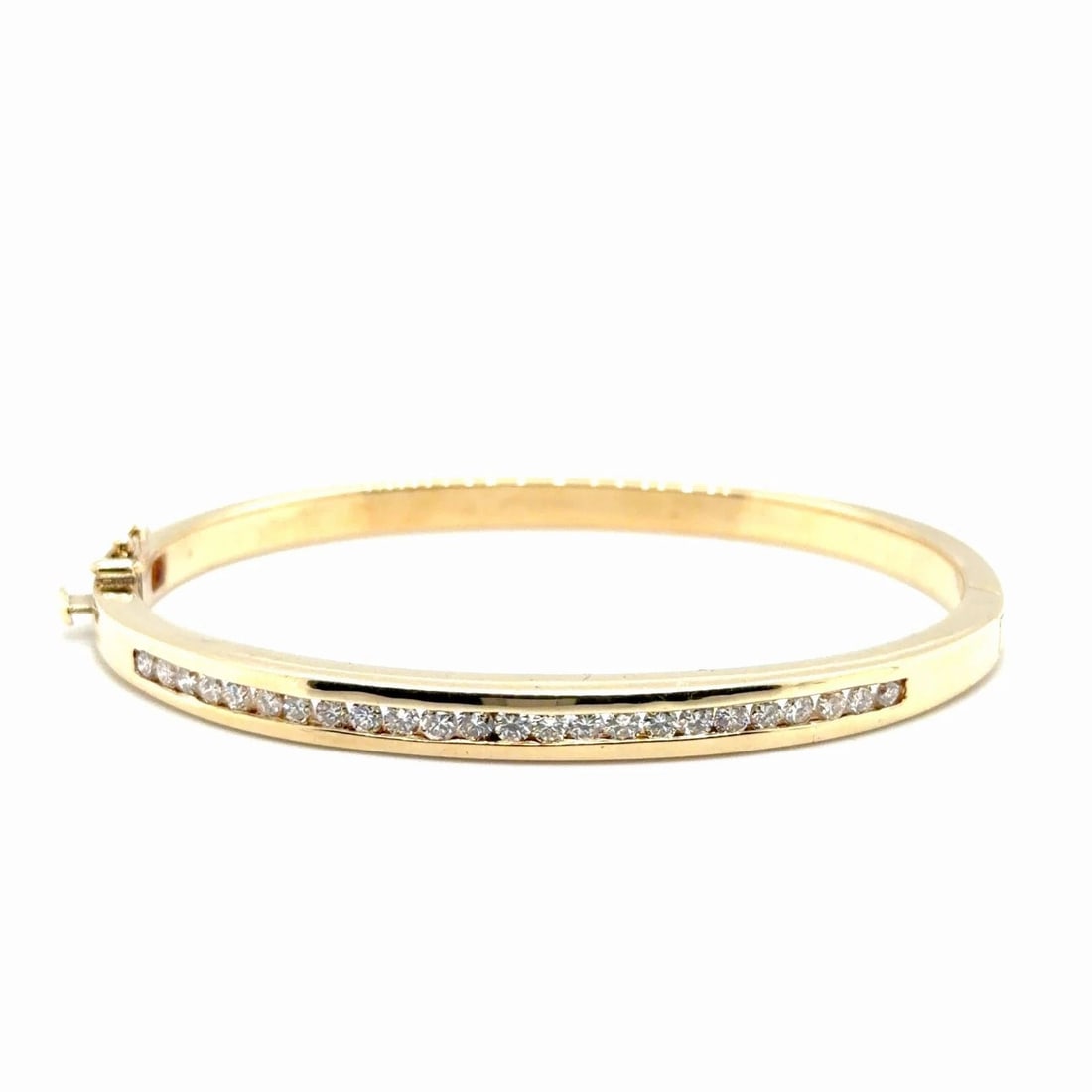 14K YELLOW GOLD AND DIAMOND ESTATE BRACELET WITH 1.44 TDW NATURAL DIAMONDS SI-I: 14K YELLOW GOLD AND DIAMOND ESTATE BRACELET WITH 1.44 TDW NATURAL DIAMONDS SI-I 18k Yellow Gold Natural Diamond Estate Bracelet Featuring 1 44 carats of Round Brilliant Cut Diamonds set in Yellow Gold