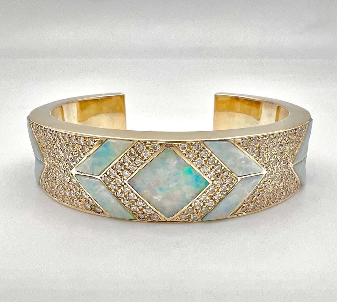 VTG NAVAJO 14K YELLOW GOLD 3.50CT DIAMOND OPAL SUGILITE MALACHITE CUFF BRACELET: VTG NAVAJO 14K YELLOW GOLD 3.50CT DIAMOND OPAL SUGILITE MALACHITE CUFF BRACELET Vtg Navajo 14K Yellow Gold 3.50ct Diamond Opal Sugilite Malachite Cuff Bracelet Cuff is 5 1/4" Tip to Tip and has a 1 1/