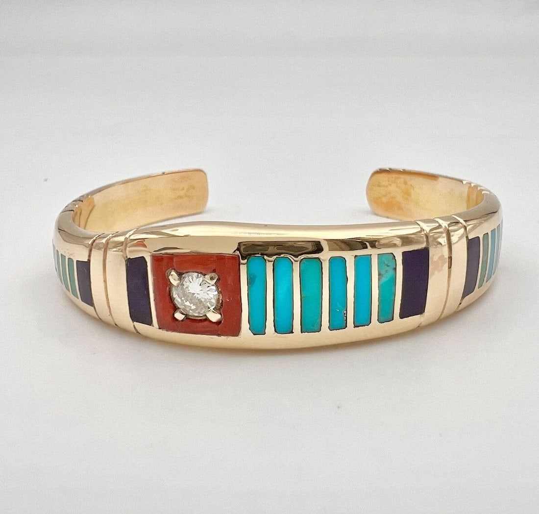 NAVAJO 18K YELLOW GOLD .50CT DIAMOND CHAROITE & CORAL & TURQUOISE CUFF BRACELET: NAVAJO 18K YELLOW GOLD .50CT DIAMOND CHAROITE & CORAL & TURQUOISE CUFF BRACELET Vtg Navajo 18K Yellow Gold .50ct Diamond Fire Opal Charoite Malachite Cuff Bracelet Cuff is 5" Tip to Tip and has a 1 1/