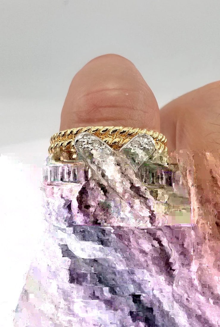 FINE ETRUSCAN 18K YELLOW GOLD VVS 1.00CT BAGUETTE & ROUND SIGNATURE X RING 19.5G: FINE ETRUSCAN 18K YELLOW GOLD VVS 1.00CT BAGUETTE & ROUND SIGNATURE X RING 19.5G Fine Etruscan 18k Yellow Gold VVS 1.00ct Baguette & Round Signature X Ring 19.5g Ring Size is Around 6.75 - 7 Weight is