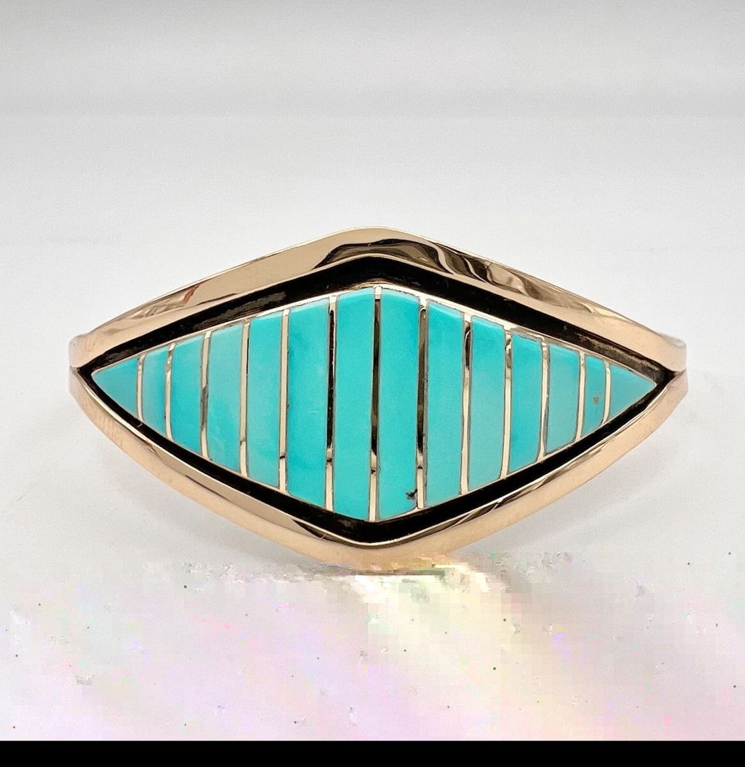VINTAGE ZUNI 14K YELLOW GOLD NATURAL FLUSH BLUE TURQUOISE CUFF BRACELET: VINTAGE ZUNI 14K YELLOW GOLD NATURAL FLUSH BLUE TURQUOISE CUFF BRACELET Rare Vintage Zuni 14K Yellow Gold Natural Flush Blue Turquoise Cuff Bracelet Cuff is 5" Tip to Tip and has a 1" Adjustable Gap C