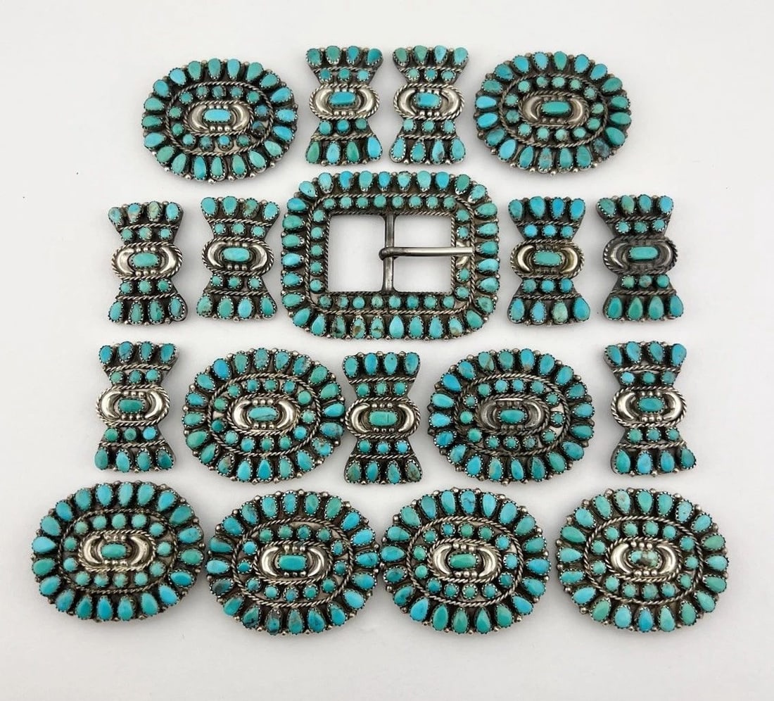 VINTAGE VICTOR MOSES BEGAY VMB NAVAJO NATURAL TURQUOISE CLUSTER 18 CONCHO BELT: VINTAGE VICTOR MOSES BEGAY VMB NAVAJO NATURAL TURQUOISE CLUSTER 18 CONCHO BELT Vintage Victor Moses Begay VMB Navajo Natural Turquoise Cluster 18 Concho Belt Buckle Size: 2 1/2" Wide by 2" Tall Oval C