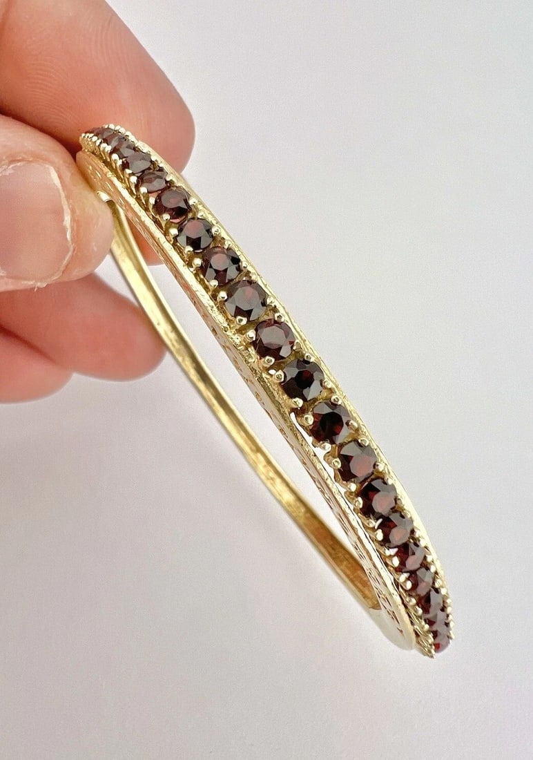 ANTIQUE 14K YELLOW GOLD PRONG SET GARNET HINGED BANGLE BRACELET 16.8G: ANTIQUE 14K YELLOW GOLD PRONG SET GARNET HINGED BANGLE BRACELET 16.8G Antique 14k Yellow Gold Prong Set Garnet Hinged Bangle Bracelet 16.8g Size: Will Fit A Wrist Up to 6 1/4" Around & Its 5mm Wide In