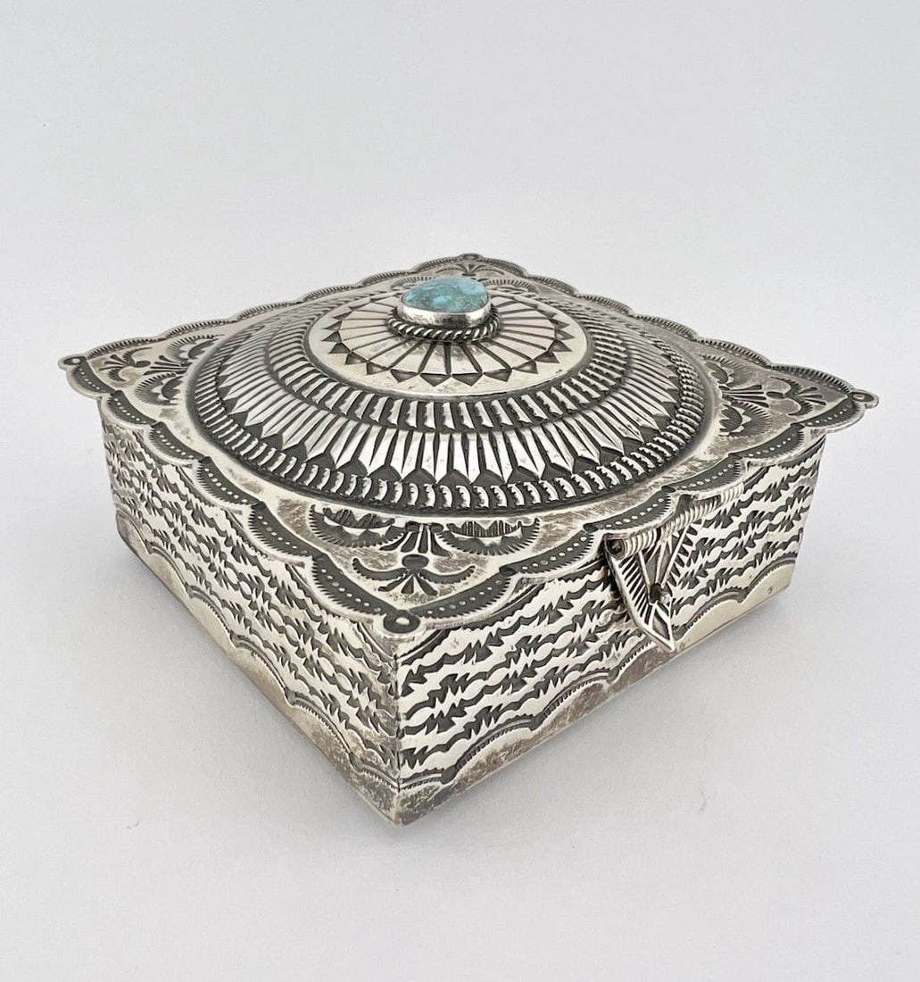 VTG NAVAJO SUNSHINE REEVES STERLING SILVER SPIDERWEB TURQUOISE STAMPED BOX #1: VTG NAVAJO SUNSHINE REEVES STERLING SILVER SPIDERWEB TURQUOISE STAMPED BOX #1 Vtg Navajo Sunshine Reeves Sterling Silver Natural Spiderweb Turquoise Stamped Box #1 Size: 3" Wide & 3" Deep & Around 1 3