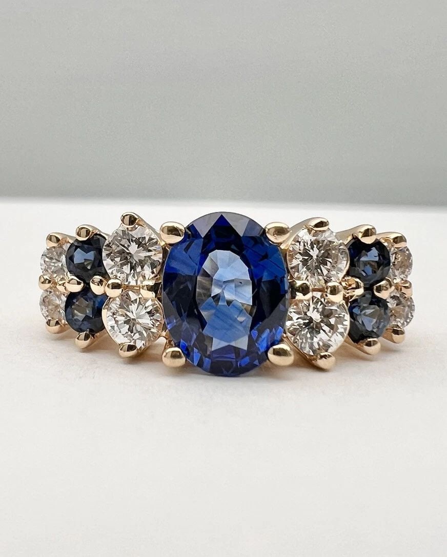 DESIGNER 14K YELLOW GOLD OVAL CORNFLOWER BLUE CEYLON SAPPHIRE & DIAMOND RING: DESIGNER 14K YELLOW GOLD OVAL CORNFLOWER BLUE CEYLON SAPPHIRE & DIAMOND RING Designer 14K Yellow Gold 1.50ct Oval Cornflower Blue Ceylon Sapphire & Diamond Ring Size: 7.75- Can Be Sized Without Damagi