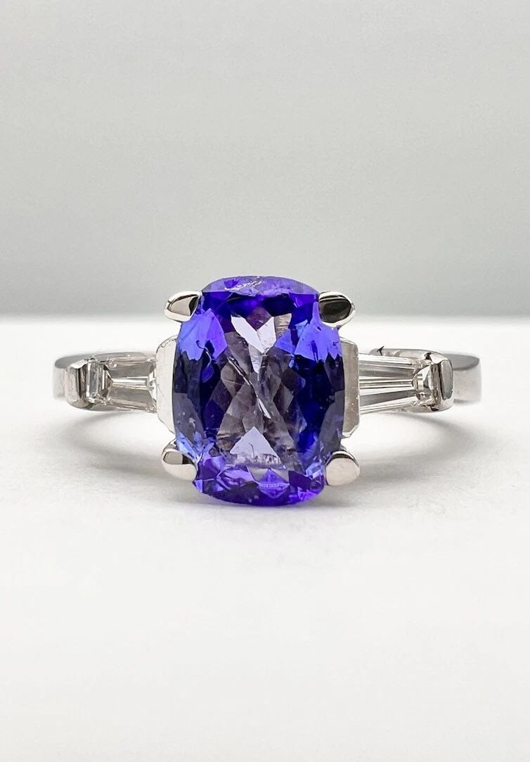 DESIGNER 18K WHITE GOLD NATURAL OVAL CUSHION TANZANITE & BAGUETTE DIAMOND RING: DESIGNER 18K WHITE GOLD NATURAL OVAL CUSHION TANZANITE & BAGUETTE DIAMOND RING Designer 18k White Gold Natural Oval Cushion Tanzanite & Baguette Diamond Ring Size: 7.75 - Can Be Resized Weight is 6.8 