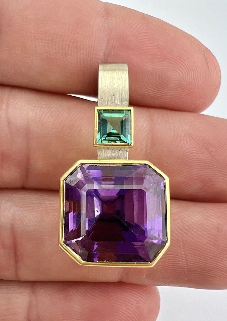 DESIGNER 18K YELLOW & WHITE GOLD MINT GREEN TOURMALINE & AMETHYST SLIDE PENDANT: DESIGNER 18K YELLOW & WHITE GOLD MINT GREEN TOURMALINE & AMETHYST SLIDE PENDANT Designer 18k Yellow & White Gold Mint Green Tourmaline & Amethyst Slide Pendant Size: 1 1/4" Tall By 5/8" Wide At The Ba