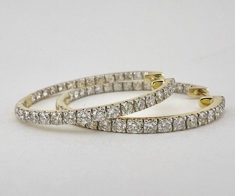 DESIGNER 18K YELLOW GOLD 1.60TCW DIAMOND INSIDE OUT LARGE 1.25" HOOP EARRINGS: DESIGNER 18K YELLOW GOLD 1.60TCW DIAMOND INSIDE OUT LARGE 1.25" HOOP EARRINGS Designer 18k Yellow Gold 1.60tcw Diamond Inside Out Large 1.25" Hoop Earrings Size: Almost 1 1/4" Tall By Around 2mm Wide 