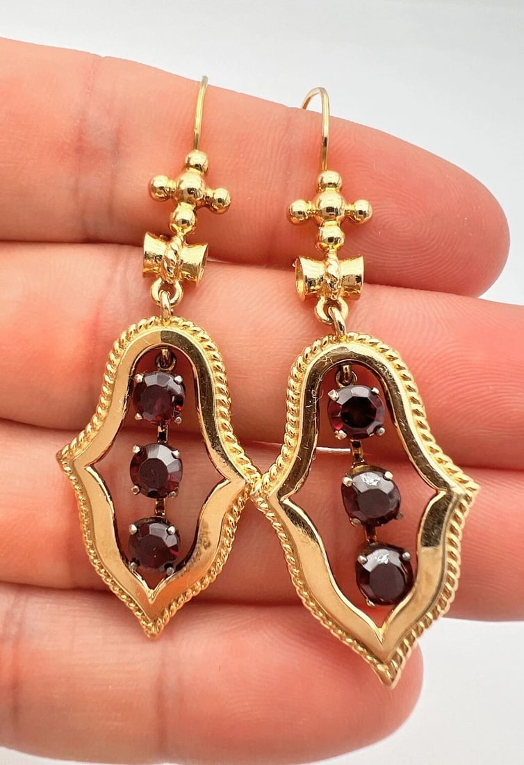 ANTIQUE VICTORIAN ETRUSCAN 14K YELLOW GOLD BOHEMIAN GARNET DANGLE EARRINGS 2.25": ANTIQUE VICTORIAN ETRUSCAN 14K YELLOW GOLD BOHEMIAN GARNET DANGLE EARRINGS 2.25" Antique Victorian Etruscan 14k Yellow Gold & Bohemian Garnet Dangle Earrings 2.25" Size: 2 1/4" Tall With Dangle By 7/8