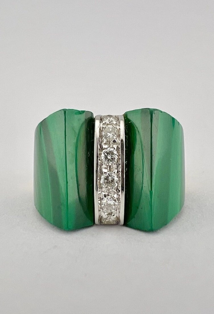 VINTAGE LAYKIN ET CIE 18K YELLOW GOLD 3D CARVED MALACHITE & DIAMOND RING (1 of 2)