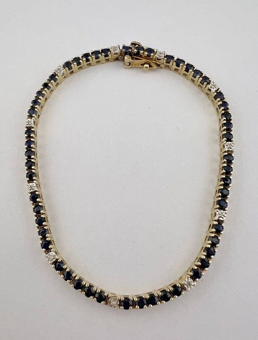 DESIGNER YELLOW GOLD 2.75TCW ROUND BLUE SAPPHIRE & DIAMOND TENNIS BRACELET 7.25: DESIGNER YELLOW GOLD 2.75TCW ROUND BLUE SAPPHIRE & DIAMOND TENNIS BRACELET 7.25” Designer Yellow Gold 2.75tcw Round Blue Sapphire & Diamond Tennis Bracelet 7.25” Size: 7.25" Long By (2.25m