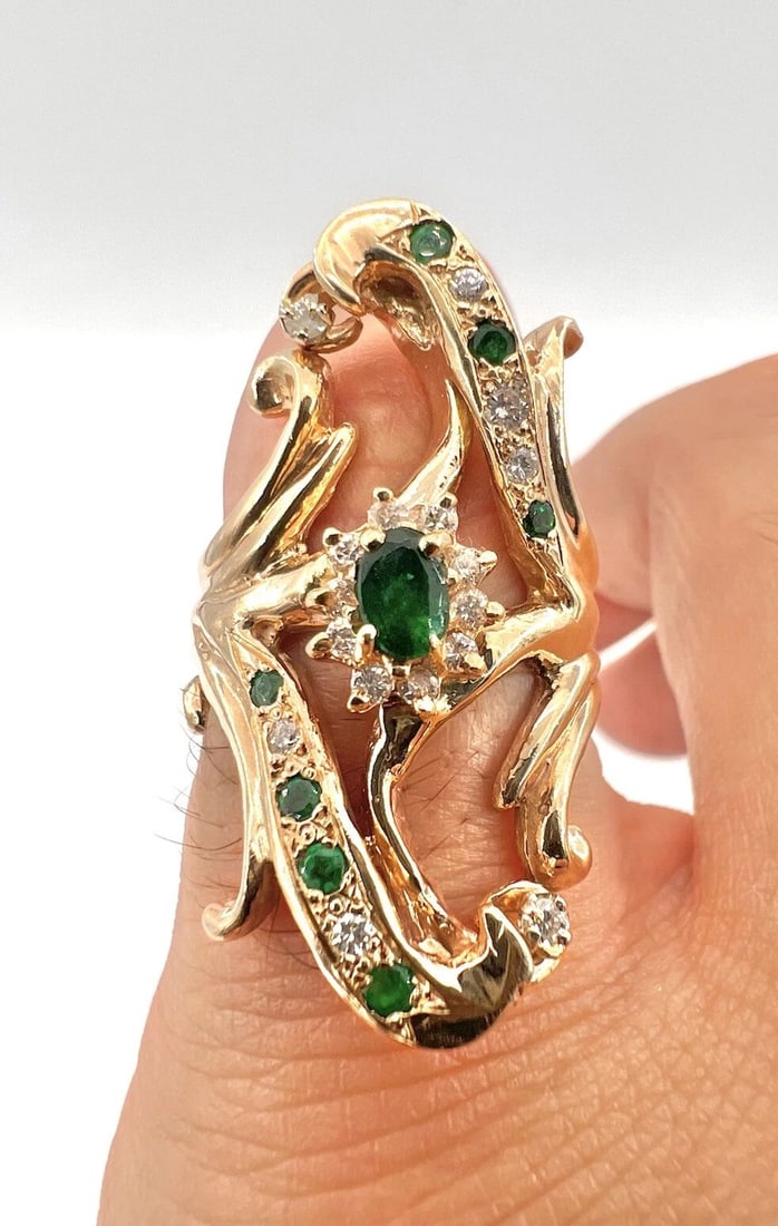 ESTATE VINTAGE 14K YELLOW GOLD DIAMOND & EMERALD BYPASS FILIGREE WAVE RING 13.1G: ESTATE VINTAGE 14K YELLOW GOLD DIAMOND & EMERALD BYPASS FILIGREE WAVE RING 13.1G Estate Vintage 14k Yellow Gold Diamond & Emerald Bypass Filigree Wave Ring 13.1g Size: 5.5 - Approx. - Can Be Resized W