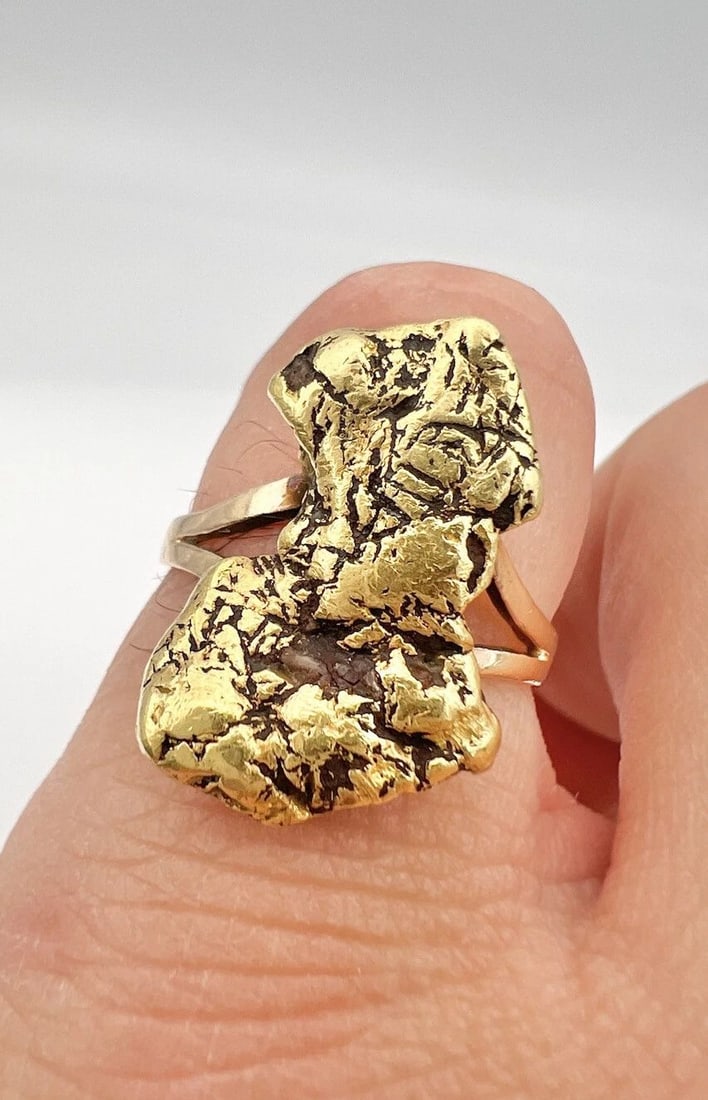 VINTAGE 14K YELLOW GOLD & HIGH KT REAL 20K ALASKAN NUGGET FREE FORM RING 7.5G: VINTAGE 14K YELLOW GOLD & HIGH KT REAL 20K ALASKAN NUGGET FREE FORM RING 7.5G Vintage 14K Yellow Gold & High Kt Real 20k Alaskan Nugget Free Form Ring 7.5g Ring Size: 7.5 - Can Be Resized Metal: 14k Y