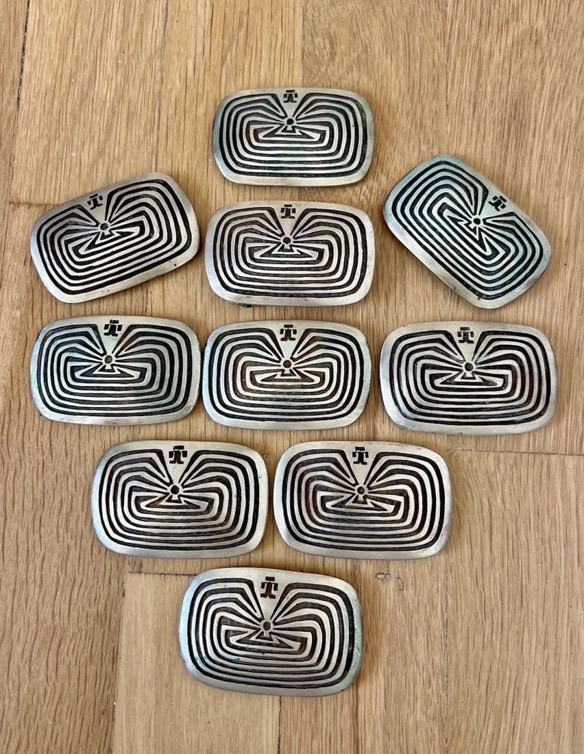 VTG NAVAJO HOPI STERLING SILVER MAN IN THE MAZE OVERLAY 10 CONCHO BELT 334.3G: VTG NAVAJO HOPI STERLING SILVER MAN IN THE MAZE OVERLAY 10 CONCHO BELT 334.3G Vtg Navajo Hopi Sterling Silver Man In The Maze Overlay 10 Concho Belt 334.3g Buckle & Concho Size: Over 2 1/2" Wide By 1 
