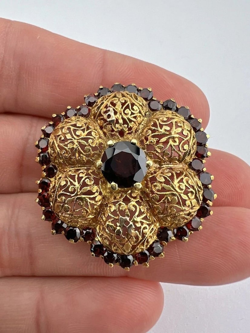 ANTIQUE LEBOLT ARTS & CRAFTS 18K YELLOW GOLD GARNET FILIGREE FLOWER BROOCH 10G: ANTIQUE LEBOLT ARTS & CRAFTS 18K YELLOW GOLD GARNET FILIGREE FLOWER BROOCH 10G Antique Lebolt Arts & Crafts 18k Yellow Gold Garnet Filigree Flower Pin Brooch 10g Size: Over 1 1/4" Tall & Wide Metal: 1