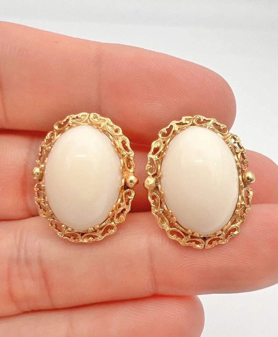 18K YELLOW GOLD CARVED CABOCHON ANGLE SKIN CORAL OMEGA BACK STUD EARRINGS -13.2G (1 of 2)