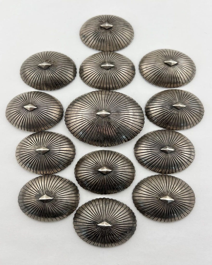 VTG GEORGE BEGAY NAVAJO STERLING SILVER DEEP STAMPED 13 DOMED CONCHO BELT 216.3G: VTG GEORGE BEGAY NAVAJO STERLING SILVER DEEP STAMPED 13 DOMED CONCHO BELT 216.3G Vtg George Begay Navajo Sterling Silver Deep Stamped 13 Domed Concho Belt 216.3g Buckle Size: 2 3/8" Wide by 1 3/4" Tal