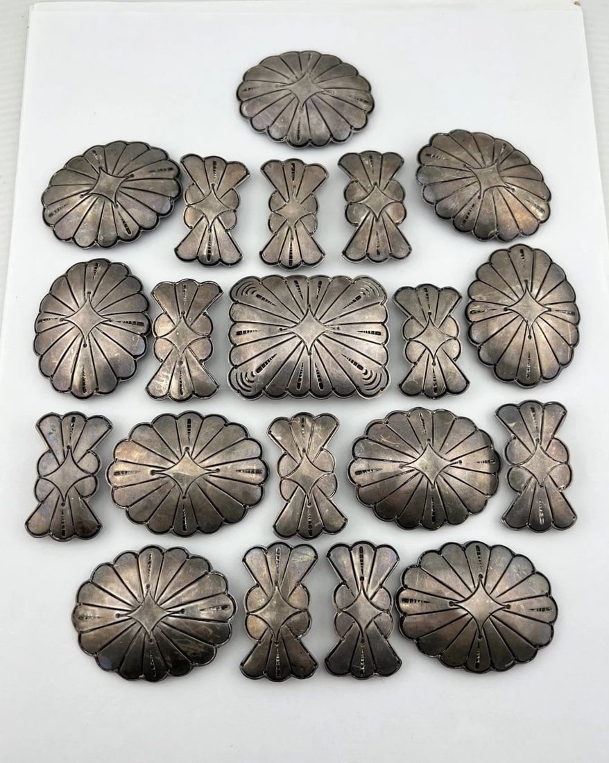 VTG BROKEN ARROW NAVAJO STERLING SILVER STAMPED DETAILED 20 CONCHO BELT 300.5G (1 of 2)