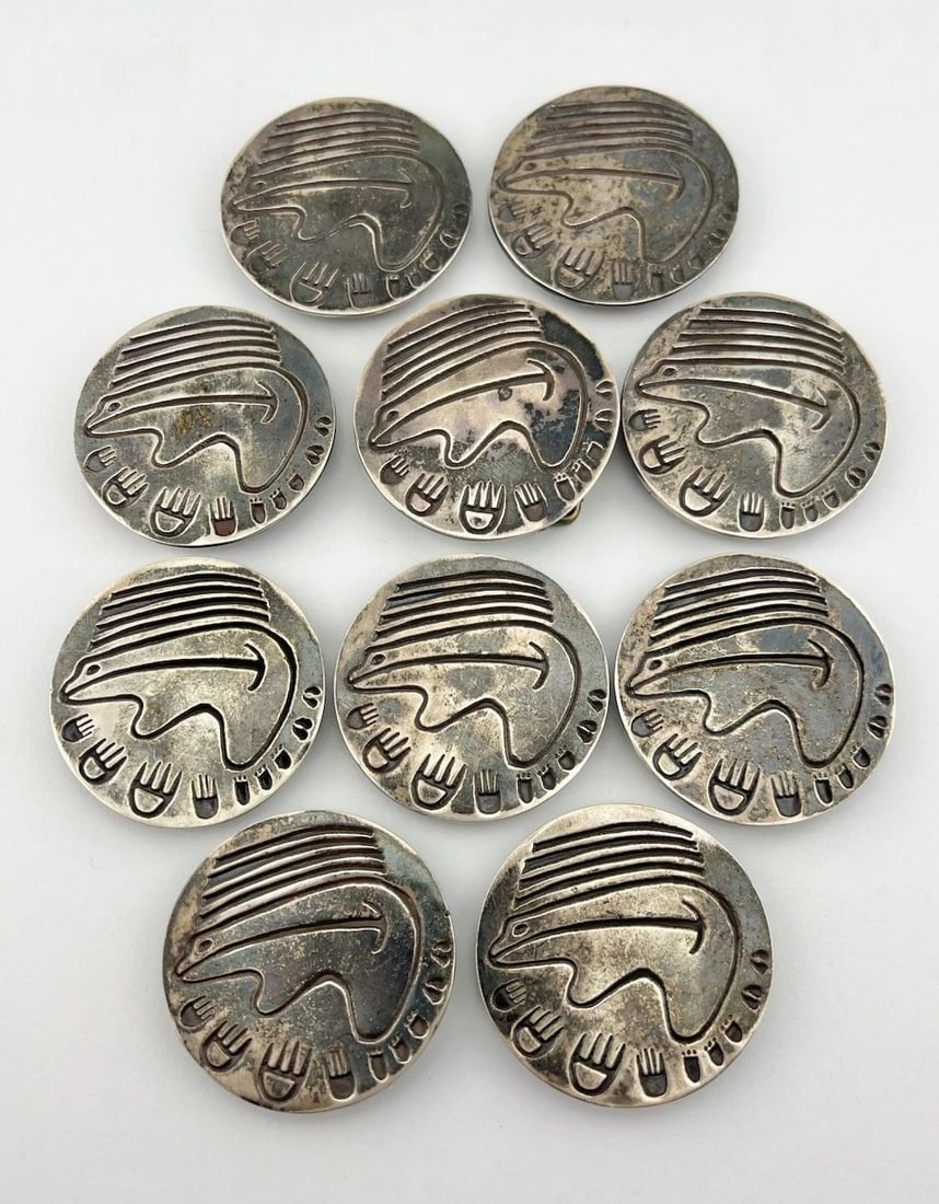 VINTAGE NAVAJO HOPI STERLING SILVER DETAILED BEAR OVERLAY 10 CONCHO BELT 260.7G: VINTAGE NAVAJO HOPI STERLING SILVER DETAILED BEAR OVERLAY 10 CONCHO BELT 260.7G Vintage Navajo Hopi Sterling Silver Detailed Bear Overlay 10 Concho Belt 260.7g Buckle & Concho Size: About 2" Wide & Ta