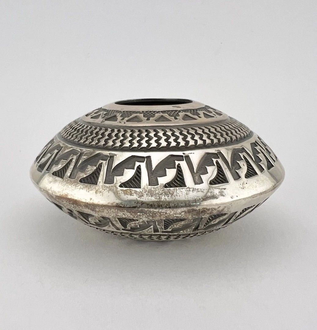 RARE VTG NAVAJO SUNSHINE REEVES STERLING SILVER DETAILED DEEP STAMPED WEED POT: RARE VTG NAVAJO SUNSHINE REEVES STERLING SILVER DETAILED DEEP STAMPED WEED POT RARE Vintage Navajo Sunshine Reeves Sterling Silver Detailed Deep Stamped Weed Pot Size: 2 1/2" Wide & Slightly Over 1 1/