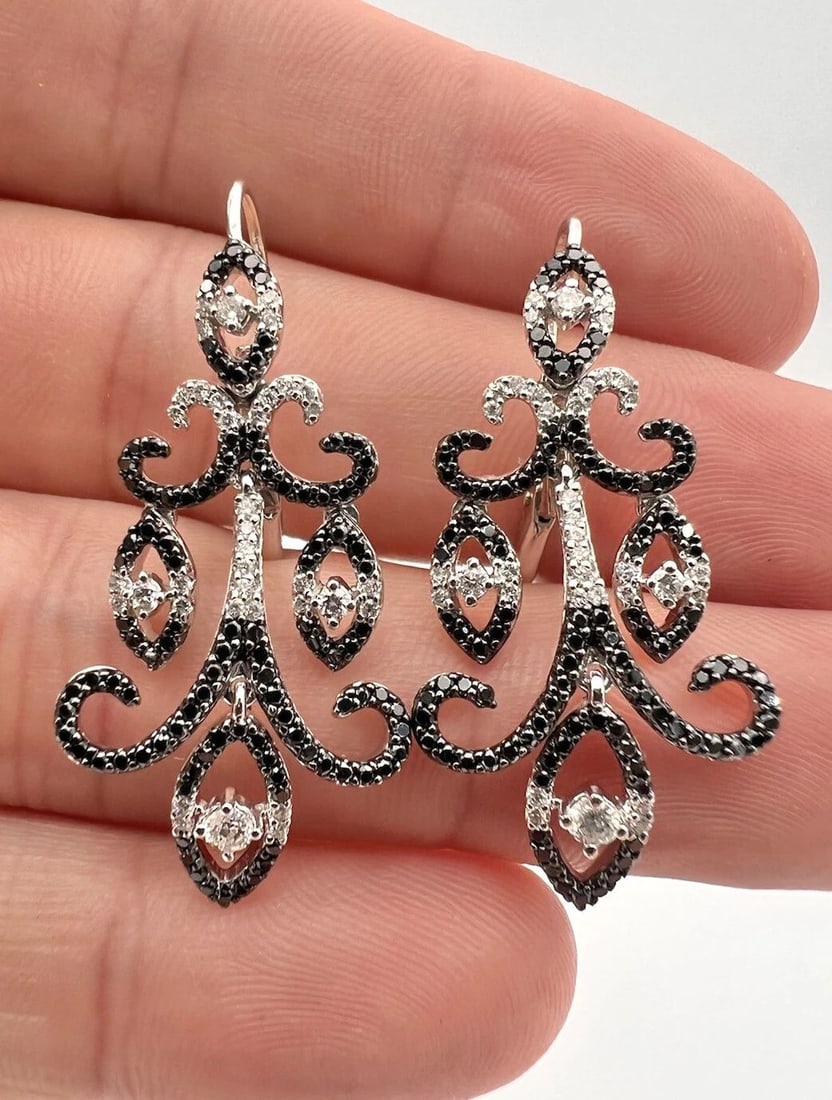 DESIGNER 14K WHITE GOLD VS 1.50CT PAVE SET WHITE & BLACK DIAMOND DANGLE EARRINGS: DESIGNER 14K WHITE GOLD VS 1.50CT PAVE SET WHITE & BLACK DIAMOND DANGLE EARRINGS Designer 14K White Gold Vs 1.50ct Pave Set White & Black Diamond Dangle Earrings Size: Over 1 1/2" Tall - Almost 3/4" W