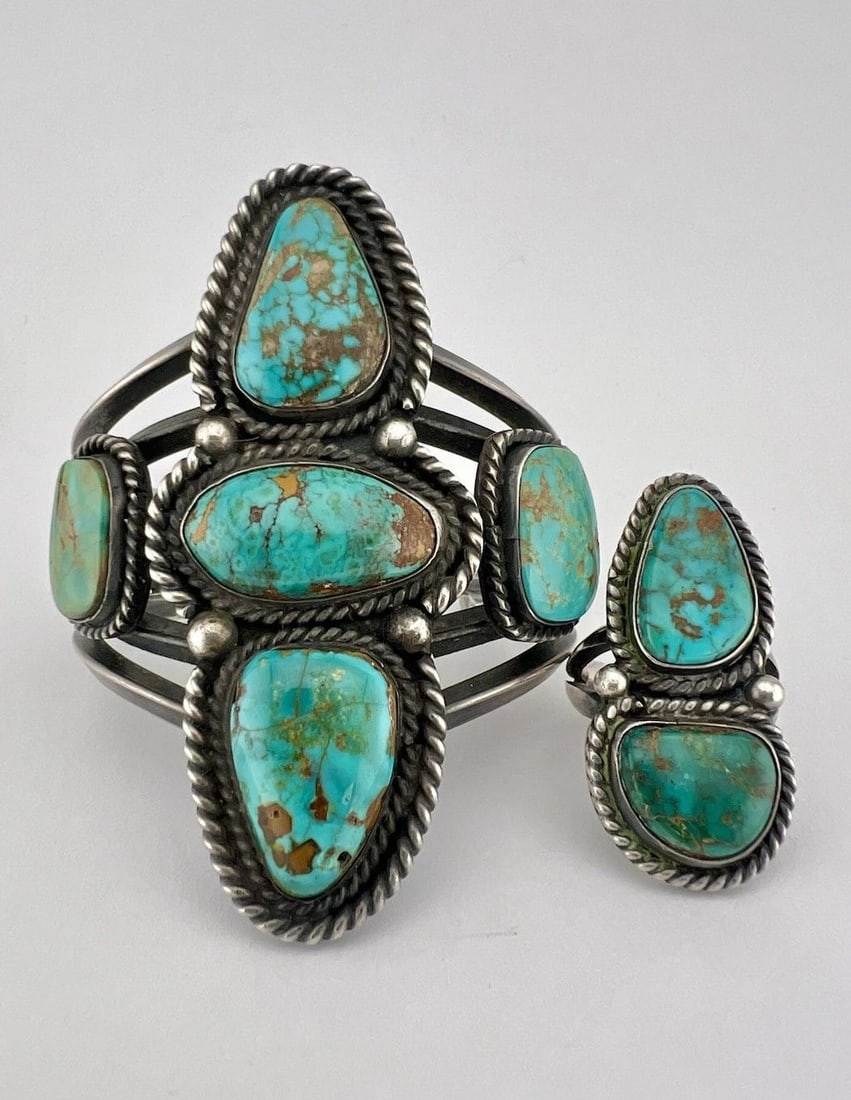 VINTAGE NAVAJO STERLING SILVER ROYSTON TURQUOISE WIDE CUFF BRACELET & RING SET: VINTAGE NAVAJO STERLING SILVER ROYSTON TURQUOISE WIDE CUFF BRACELET & RING SET Vintage Navajo Sterling Silver Royston Turquoise Wide Cuff Bracelet & Ring Set Cuff is Just Under 4 1/2" tip to Tip and h