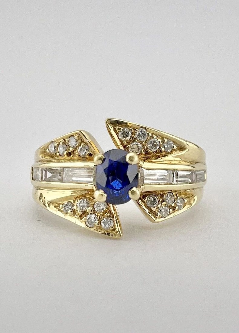 ANTIQUE 18K YELLOW GOLD ENGLISH HALLMARK BLUE OVAL SAPPHIRE & DIAMOND RING: ANTIQUE 18K YELLOW GOLD ENGLISH HALLMARK BLUE OVAL SAPPHIRE & DIAMOND RING Antique 18k Yellow Gold English Hallmark Sapphire & Diamond Ring Size: 7 - Can be Resized With Out Damage Weight is 5.0 Grams