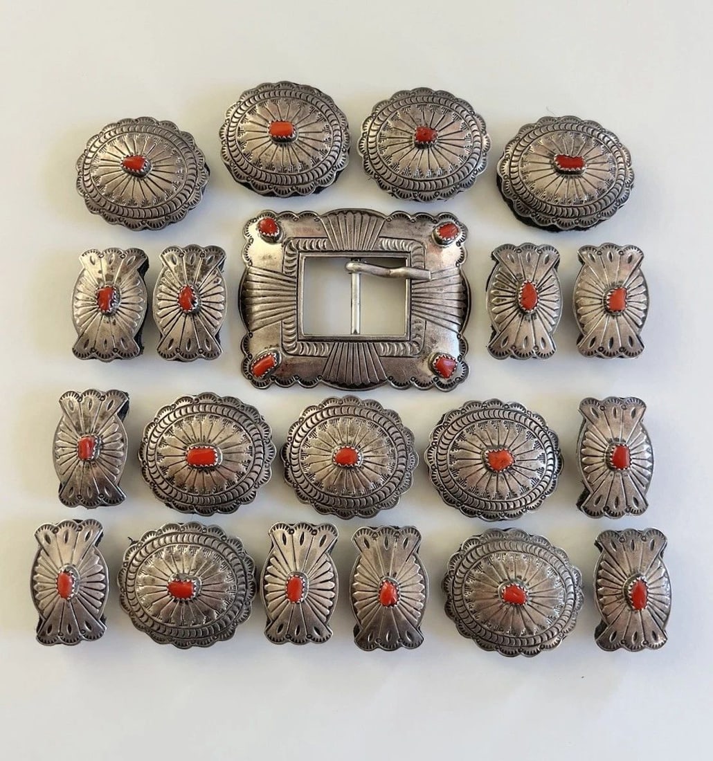 VTG NAVAJO STERLING SILVER MEDITERRANEAN RED CORAL STAMPED 20 CONCHO BELT 210G: VTG NAVAJO STERLING SILVER MEDITERRANEAN RED CORAL STAMPED 20 CONCHO BELT 210G Vtg Navajo Sterling Silver Mediterranean Red Coral Stamped 20 Concho Belt 210g Buckle Size: 2 1/2" Wide by 2" Tall Oval C