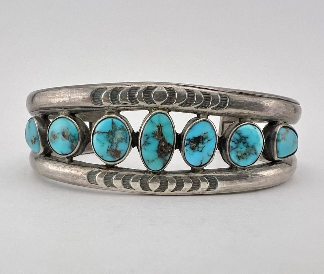 EARLY 1940'S NAVAJO COIN SILVER INGOT BISBEE TURQUOISE STAMPED CUFF BRACELET: EARLY 1940'S NAVAJO COIN SILVER INGOT BISBEE TURQUOISE STAMPED CUFF BRACELET Early 1940's Navajo Coin Silver Ingot Bisbee Turquoise Stamped Cuff Bracelet Cuff is 5 1/4" tip to Tip and has a 1 1/2" Wid