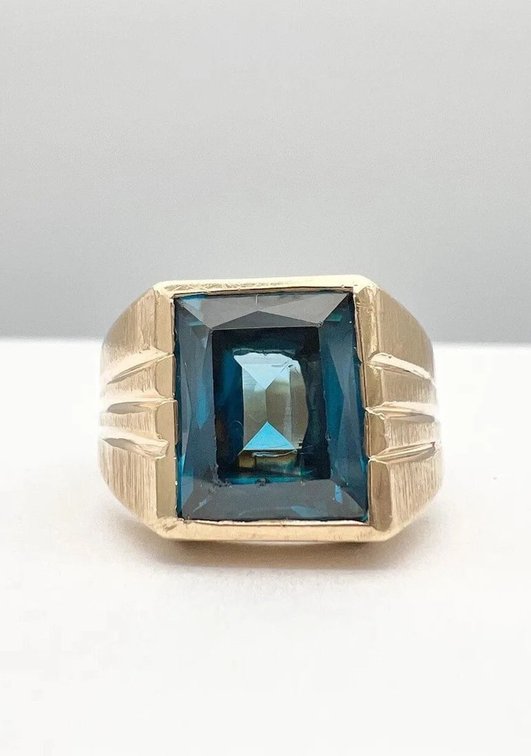 DESIGNER 10K YELLOW GOLD AQUA BLUE SYNTHETIC SPINEL STONE MEN'S RING 10.6G (1 of 2)