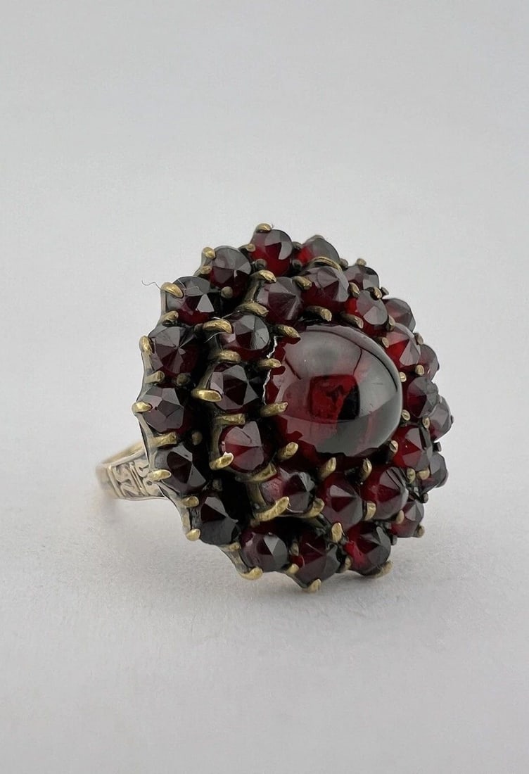 VICTORIAN ETRUSCAN 14K YELLOW GOLD OLD CUT BOHEMIAN GARNET ENGRAVED SCROLL RING: VICTORIAN ETRUSCAN 14K YELLOW GOLD OLD CUT BOHEMIAN GARNET ENGRAVED SCROLL RING Antique Victorian Etruscan 14k Yellow Gold Old Cut Bohemian Garnet Engraved Scroll Ring Size: 5.5 - Can be Resized Weigh
