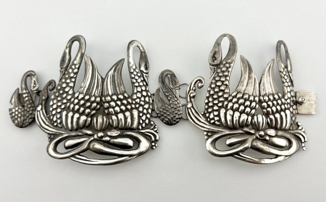 VTG LOS CASTILLO MEXICAN STERLING SILVER REPOUSSE SWAN WIDE BANGLE BRACELET #516: VTG LOS CASTILLO MEXICAN STERLING SILVER REPOUSSE SWAN WIDE BANGLE BRACELET #516 Vtg Los Castillo Mexican Sterling Silver Repousse Swan Wide Bangle Bracelet #516 Bracelet Size: Around 6 3/8" Max Weara