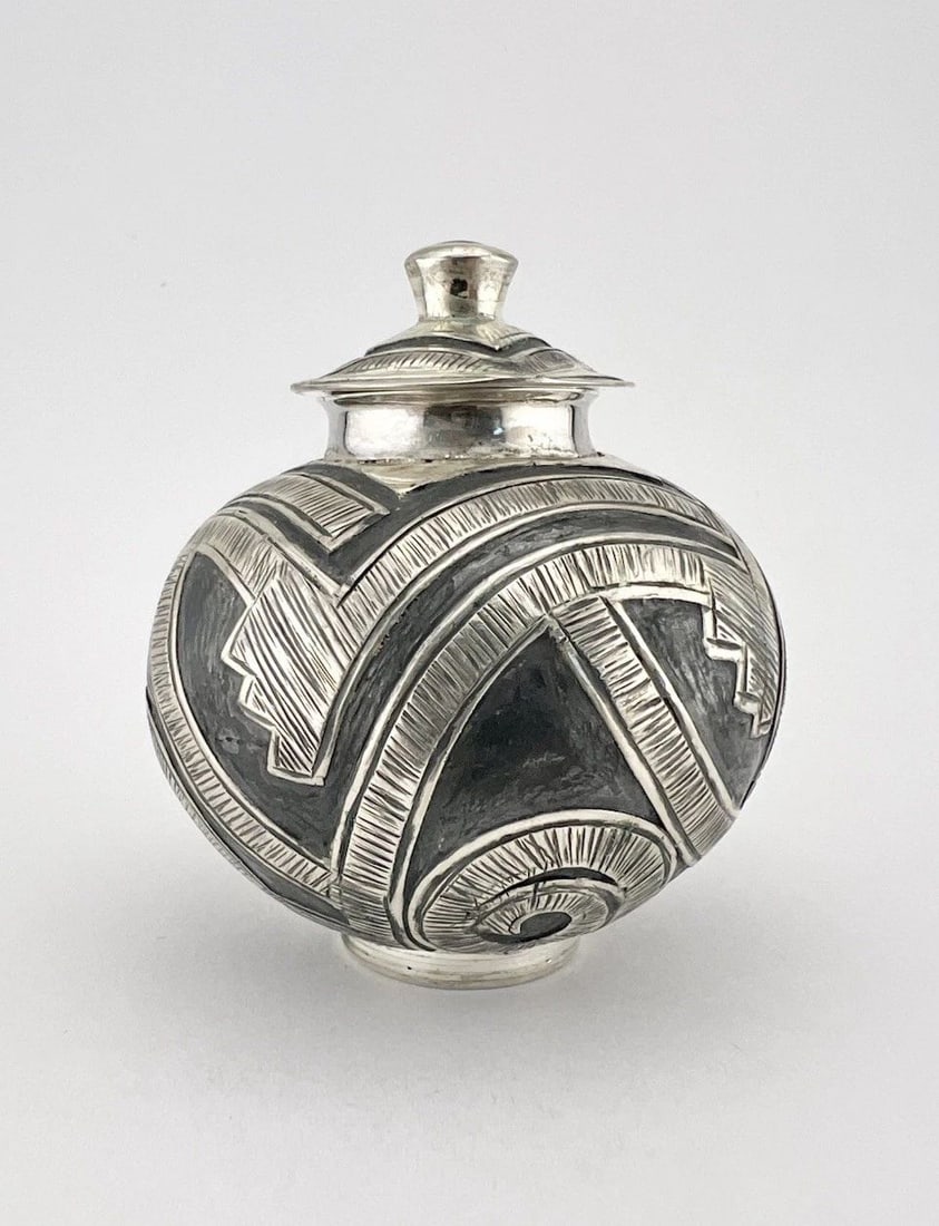 RARE VINTAGE NAVAJO STERLING SILVER DETAILED OVERLAY URN VASE JAR CONTAINER (1 of 2)