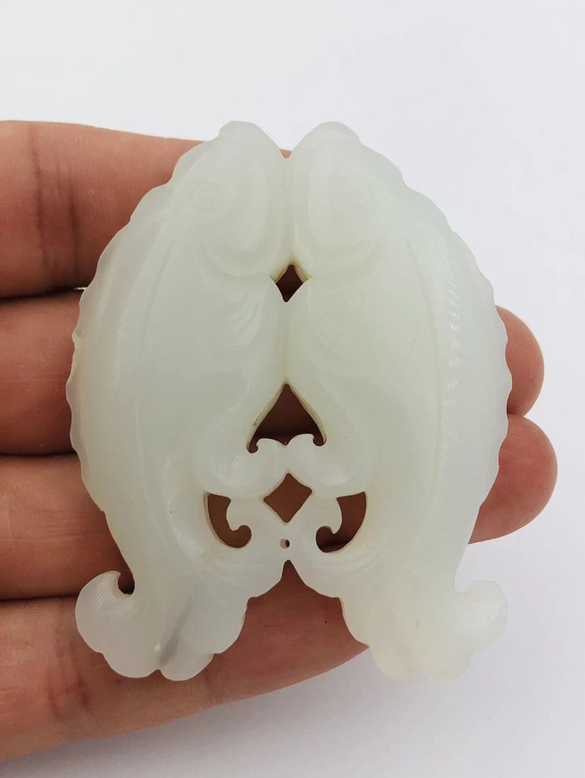 OLD CHINESE CARVED MUTTON FAT WHITE CELADON NEPHRITE JADE FISH PLAQUE PENDANT (1 of 2)