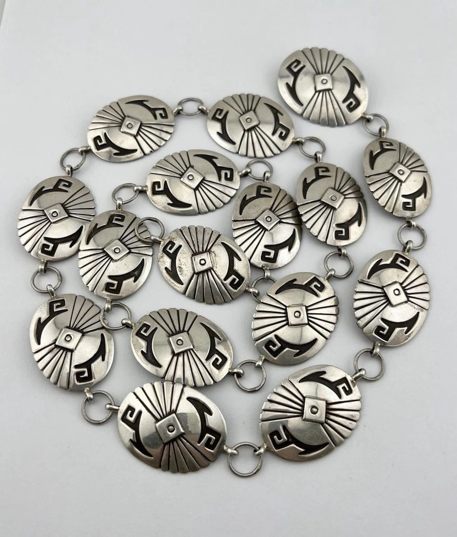 VTG CORBET JOE JR NAVAJO STERLING SILVER TRIBAL OVERLAY CONCHO BELT 35.5"-161.2G: VTG CORBET JOE JR NAVAJO STERLING SILVER TRIBAL OVERLAY CONCHO BELT 35.5"-161.2G Vtg Corbet Joe Jr Navajo Sterling Silver Tribal Overlay Concho Belt 35.5"-161.2g Belt Size: 35.5" - Tip To Tip - Adjust
