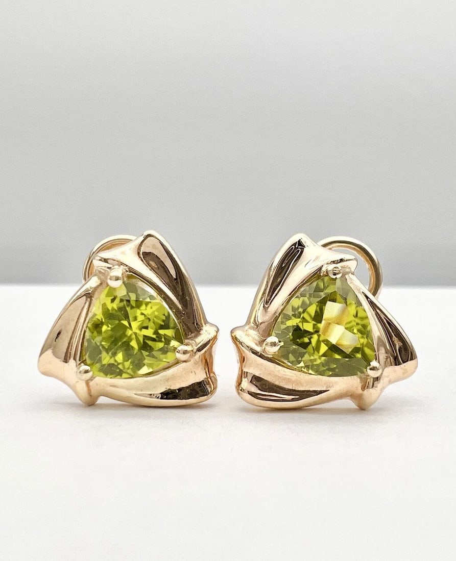 DESIGNER 14K YELLOW GOLD NATURAL TRILLION CUT PERIDOT OMEGA BACK POST EARRINGS: DESIGNER 14K YELLOW GOLD NATURAL TRILLION CUT PERIDOT OMEGA BACK POST EARRINGS Designer 14k Yellow Gold Natural 4.00ct Trillion Cut Peridot Omega Back Post Earrings Size: 5/8" Tall by 5/8" Wide Weight