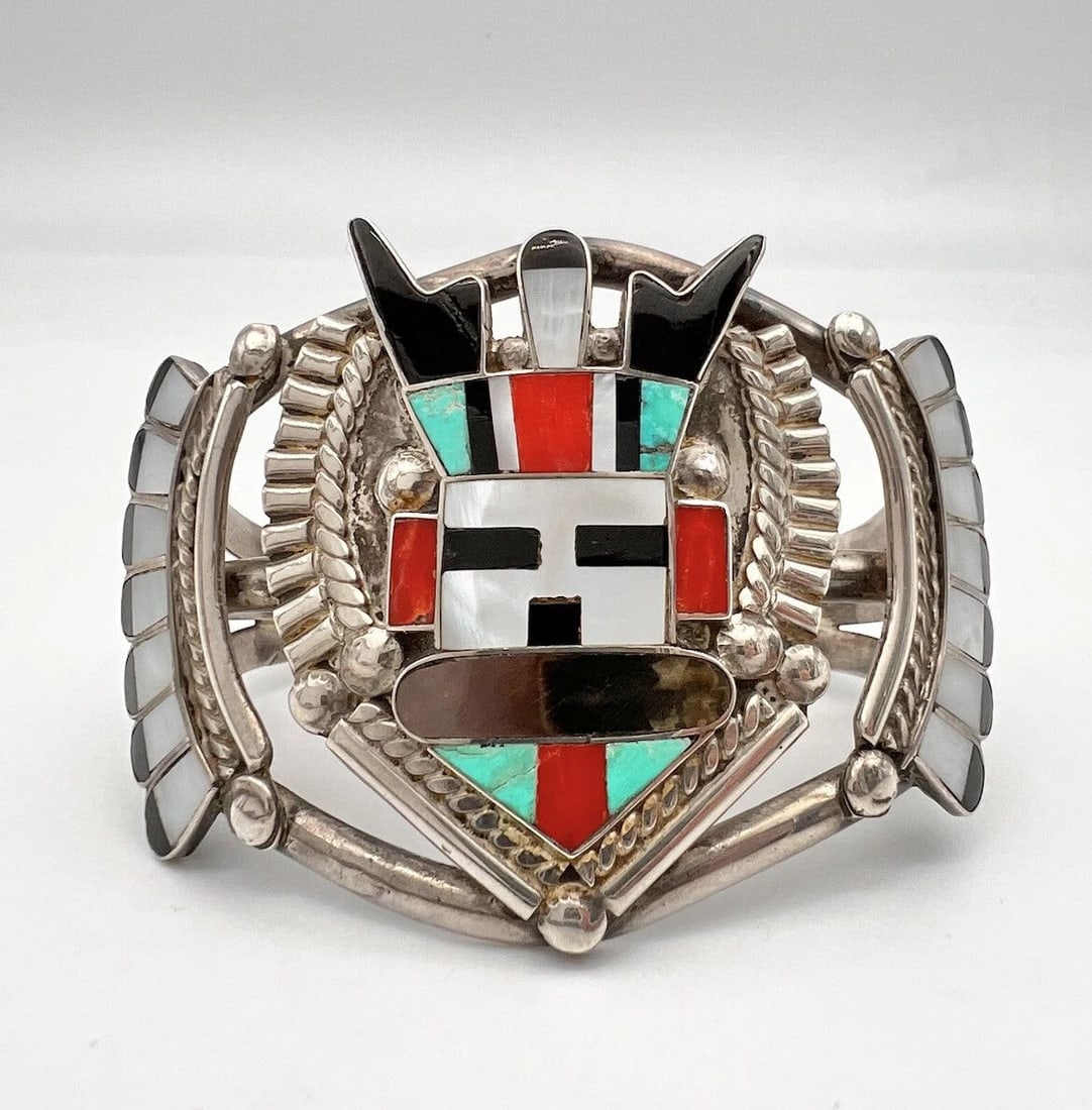 VINTAGE ZUNI ANTELOPE KACHINA MULTI GEMSTONE INLAY SIGNED BRACELET - 57.7G (1 of 2)
