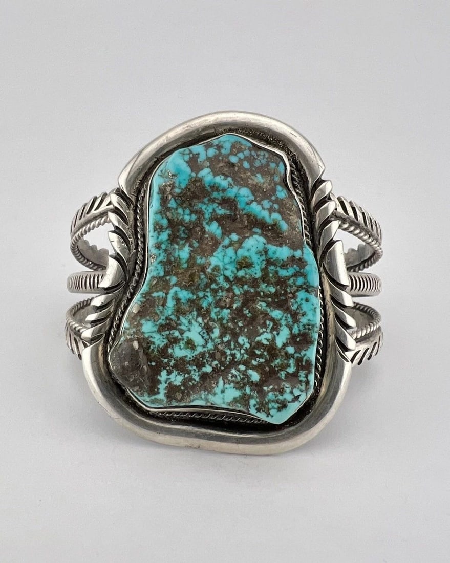 HUGE VTG NAVAJO STERLING SILVER SLEEPING BEAUTY TURQUOISE CUFF BRACELET 93.8G: HUGE VTG NAVAJO STERLING SILVER SLEEPING BEAUTY TURQUOISE CUFF BRACELET 93.8G HUGE Vtg Navajo Sterling Silver Sleeping Beauty Turquoise Cuff Bracelet 93.8g Cuff is 6 3/8" tip to Tip and has a 1 1/8" W