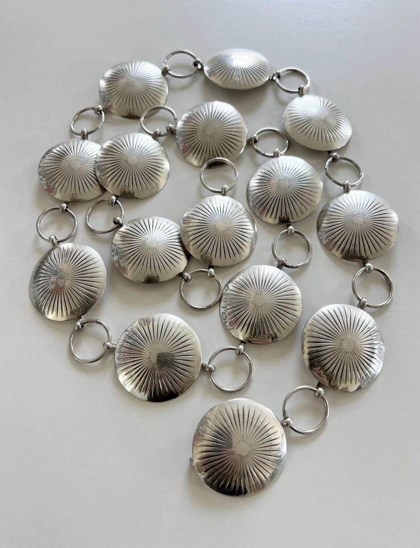 VINTAGE NAVAJO STERLING SILVER DEEP STAMPED ROUND CONCHO LINK BELT 35.5" -138.5G (1 of 2)