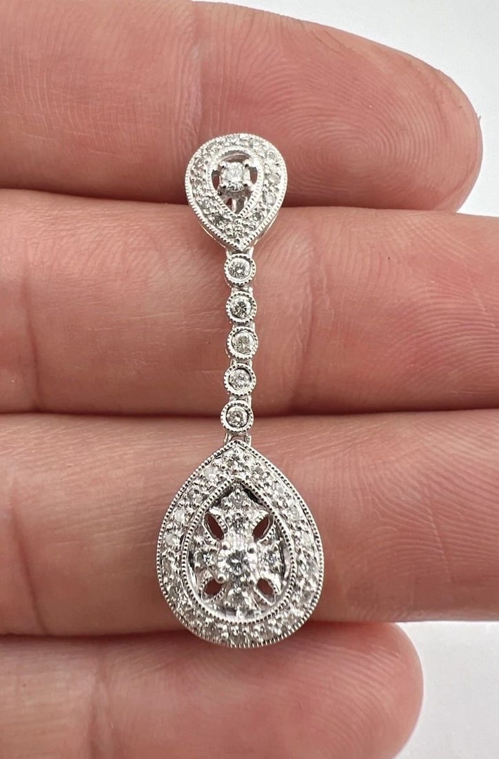DESIGNER FRM 18K WHITE GOLD PAVE SET .48CT DIAMOND LONG TEARDROP PENDANT 3.4G: DESIGNER FRM 18K WHITE GOLD PAVE SET .48CT DIAMOND LONG TEARDROP PENDANT 3.4G Designer FRM 18k White Gold Pave Set .48ct Diamond Long Teardrop Pendant 3.4g Size: Just Under 1 1/2" Tall By 11mm Wide At