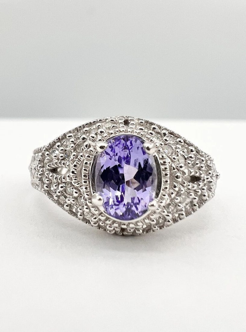 DESIGNER FINE 14K WHITE GOLD 1.00CT NATURAL TANZANITE & .25CT PAVE DIAMOND RING: DESIGNER FINE 14K WHITE GOLD 1.00CT NATURAL TANZANITE & .25CT PAVE DIAMOND RING Designer Fine 14k White Gold 1.00ct Natural Tanzanite & .25ct Pave Diamond Ring Size: 7 - Can Be Resized Weight is 6.5 G