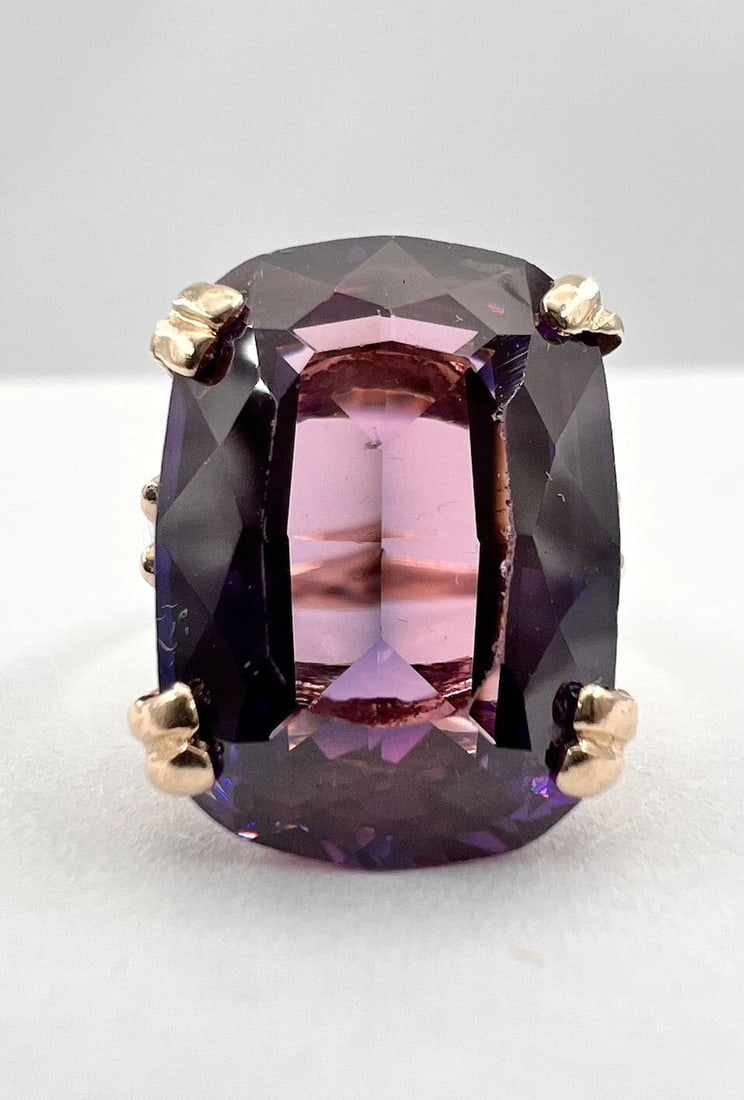 ANTIQUE ROMANY 14K YELLOW GOLD 17.28CT SYNTHETIC COLOR CHANGE SAPPHIRE RING: ANTIQUE ROMANY 14K YELLOW GOLD 17.28CT SYNTHETIC COLOR CHANGE SAPPHIRE RING Antique Romany 14k Yellow Gold 17.28ct Synthetic Color Change Sapphire Ring Size: 4.75- Can Be Sized Without Damaging Weight