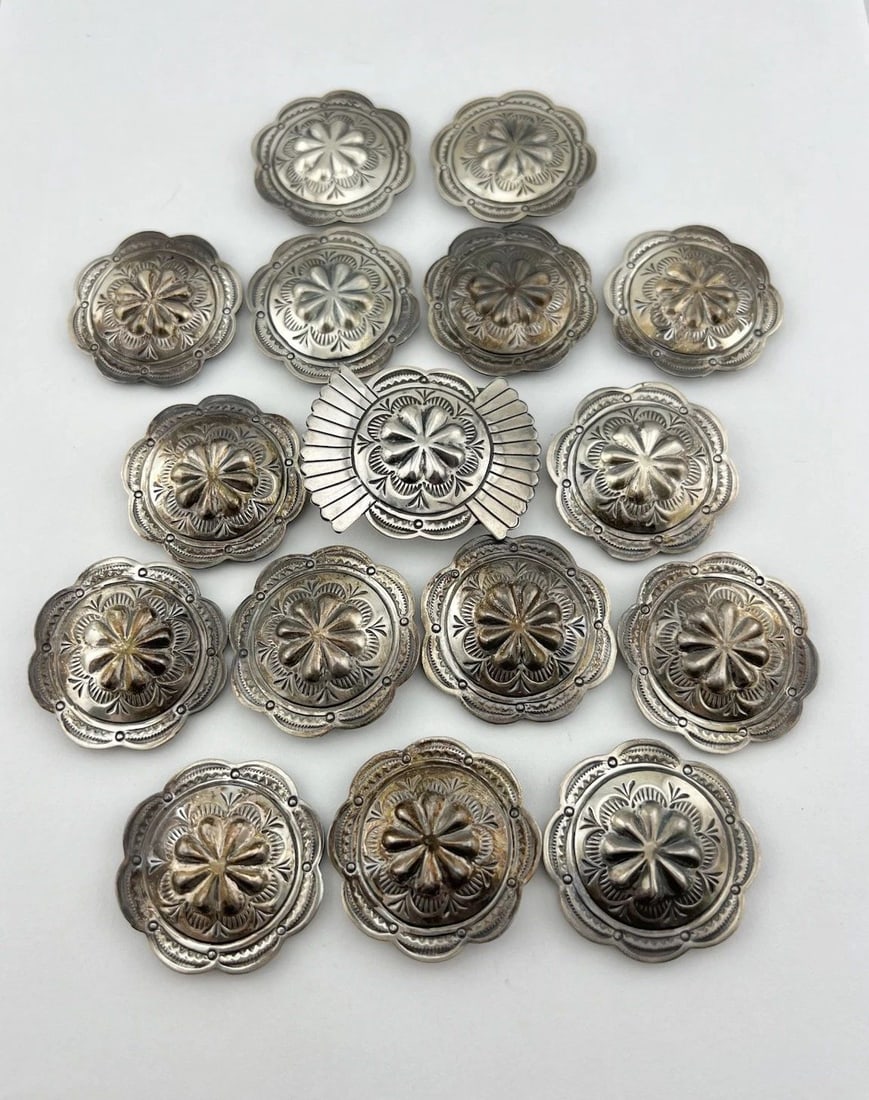 VINTAGE NAVAJO STERLING SILVER STAMPED DETAILED 16 ROUND CONCHO BELT 137.2G: VINTAGE NAVAJO STERLING SILVER STAMPED DETAILED 16 ROUND CONCHO BELT 137.2G Vintage Navajo Sterling Silver Stamped Detailed 16 Round Concho Belt 137.2g Buckle Size: 2" Wide by 1 1/2" Tall Concho Size: